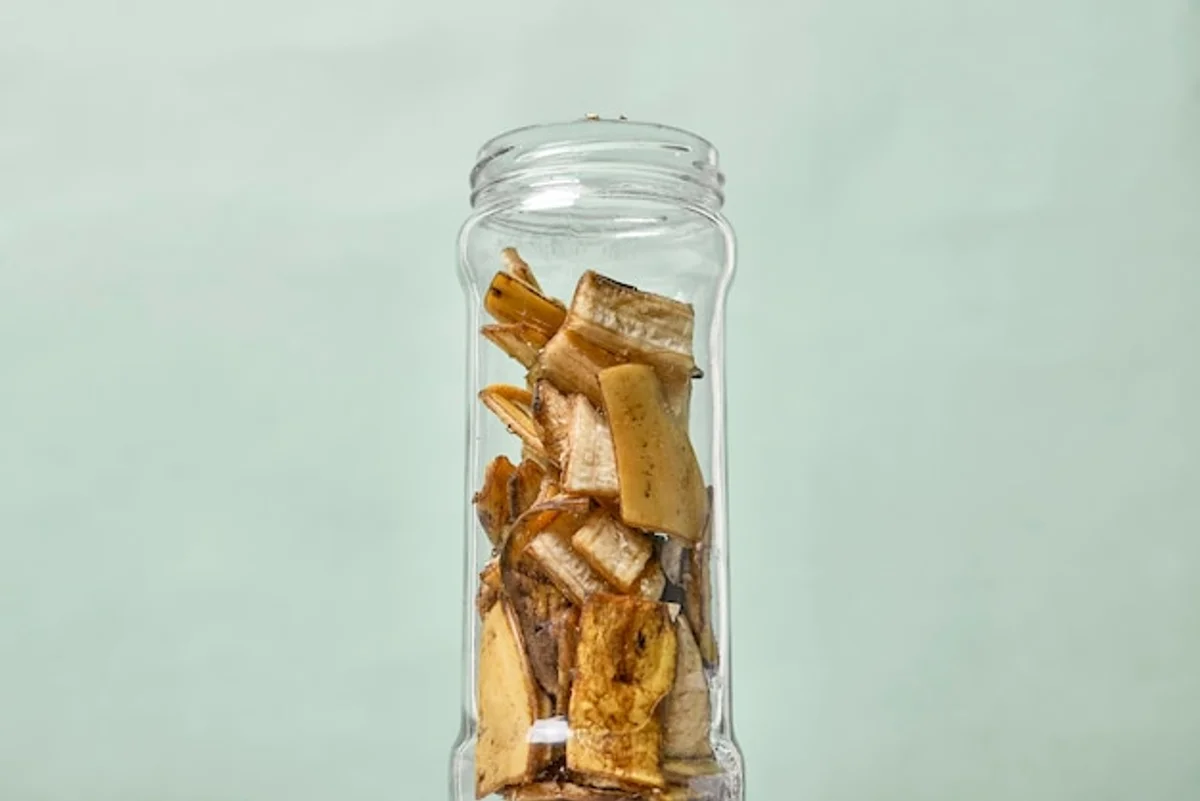 banana peel and carrots storage