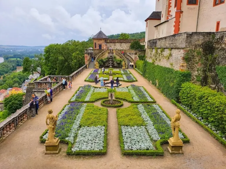 senior raised bed gardening Germany