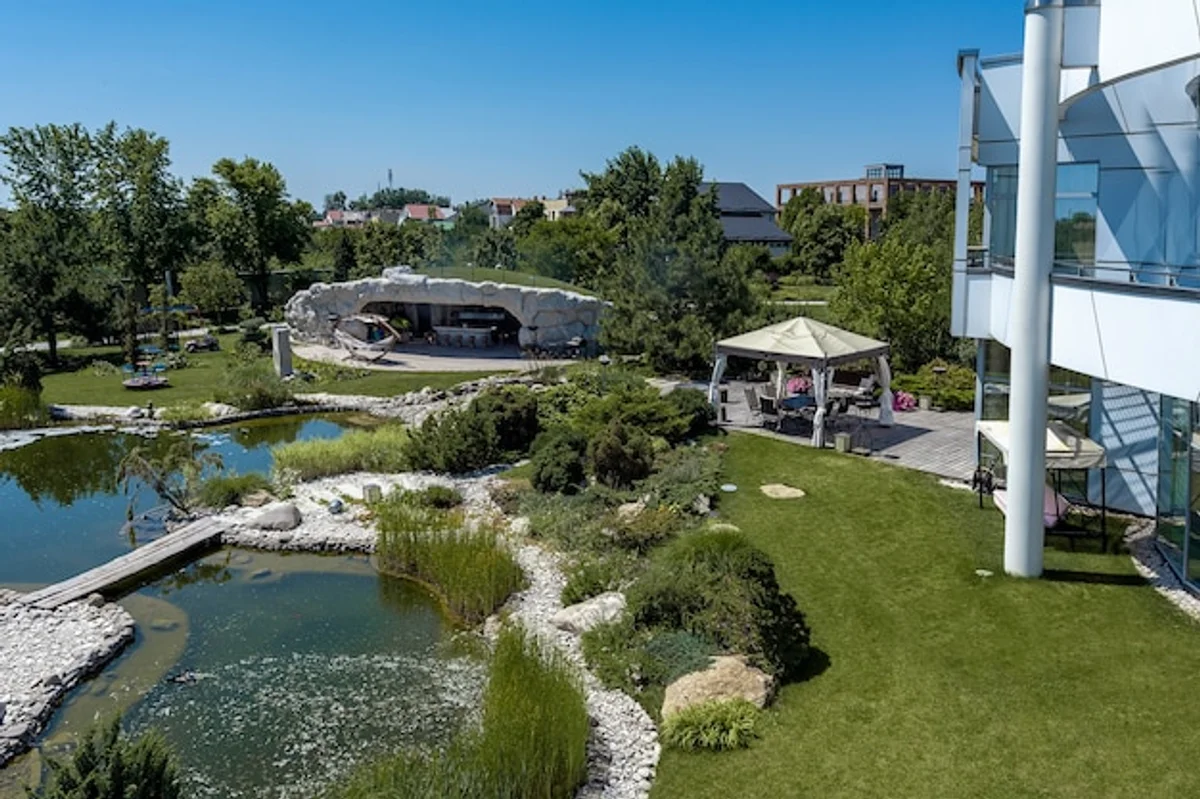 pampas grass urban backyard design Berlin
