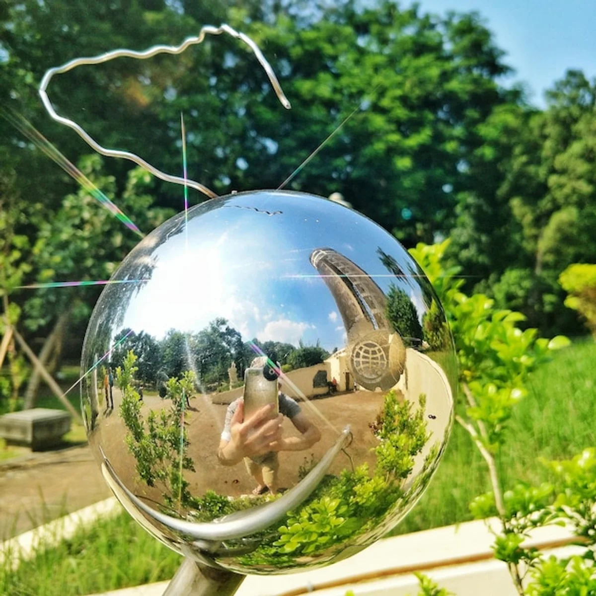 Garden mirror illusion backyard small