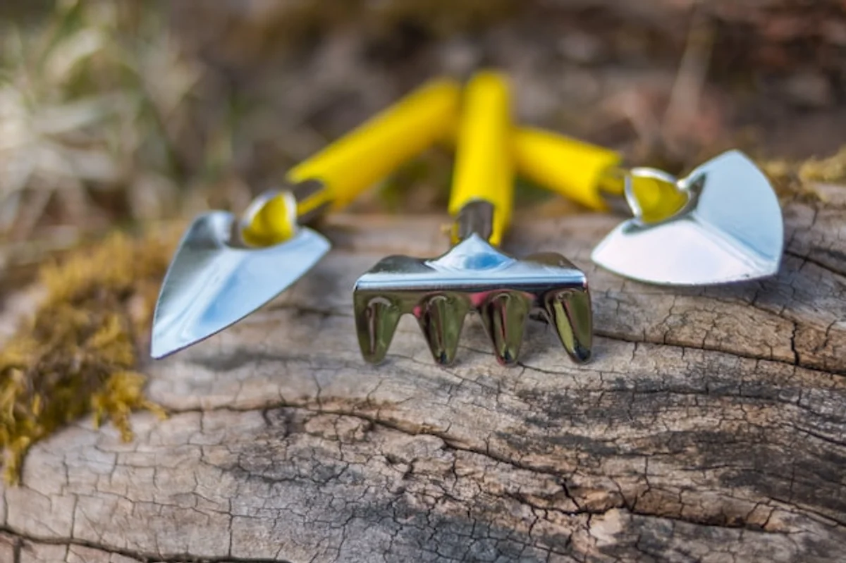 modern ergonomic garden digging tools