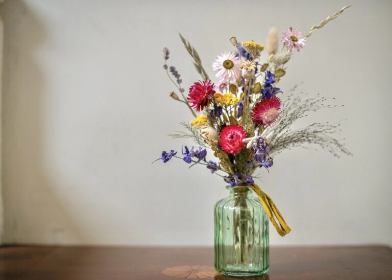 Essig im Blumengießwasser: Der Florist-Trick für 3x haltbarere Schnittblumen