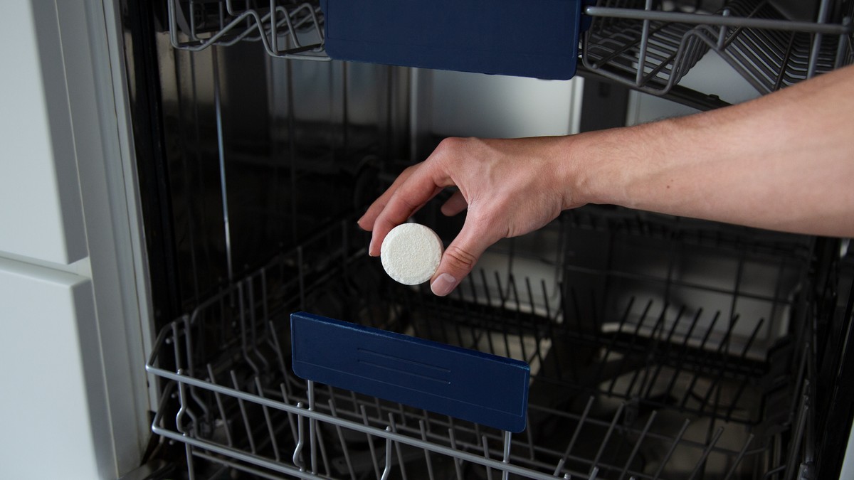 Essig im Spülmaschinen-Salzbehälter: Das versteckte Geheimnis gegen Kalkflecken - image 2