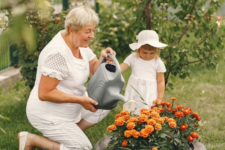 Gärtnern mit 60+: Tricks für einen rückenschonenden Garten