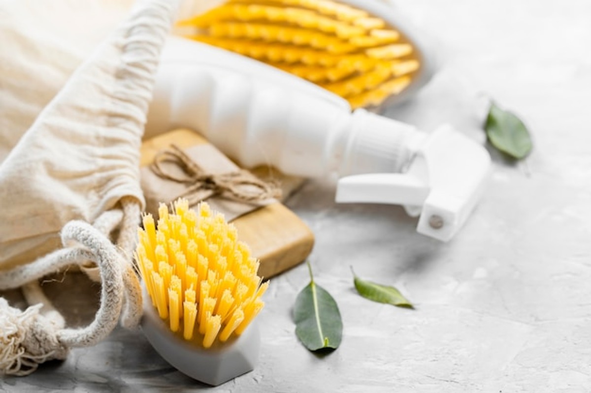 Naturreiniger gegen Chemie: Was macht Ihr Haus wirklich sauber?