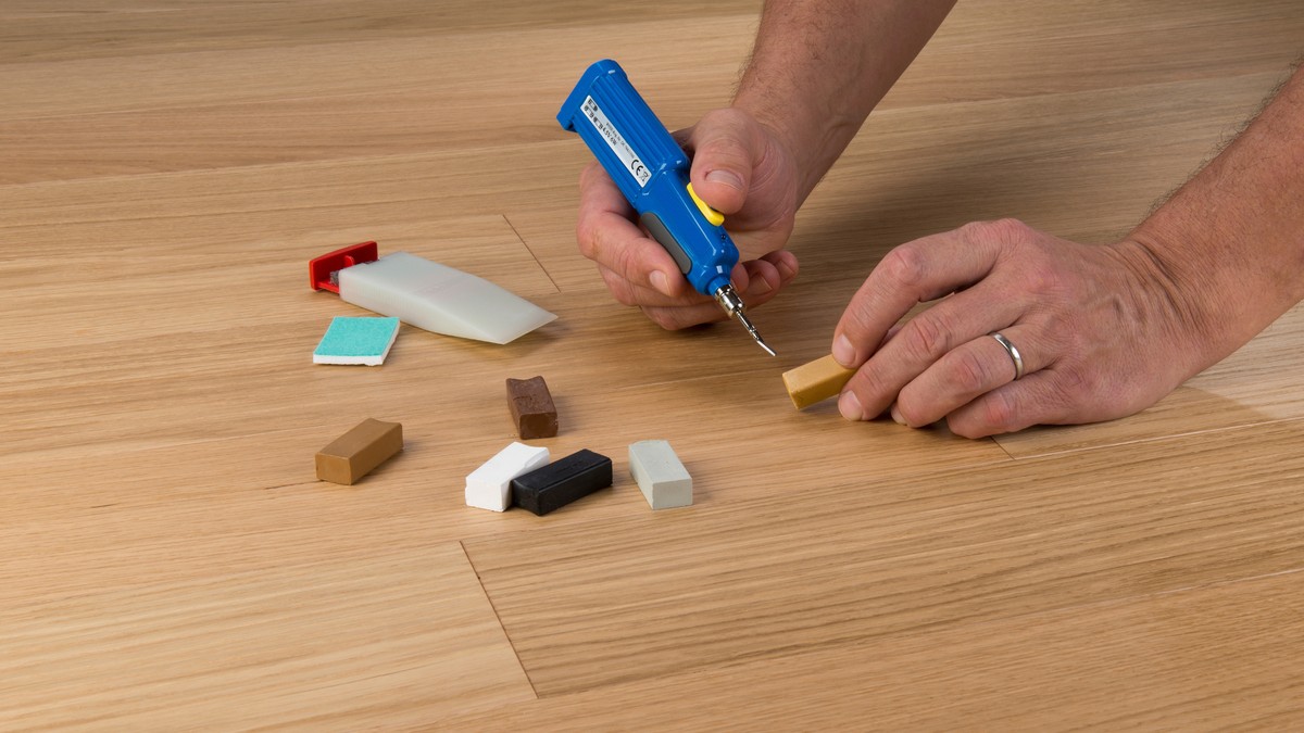 Zahnpasta auf Kratzer im Parkett? Das Ergebnis überrascht jeden Handwerker - image 1