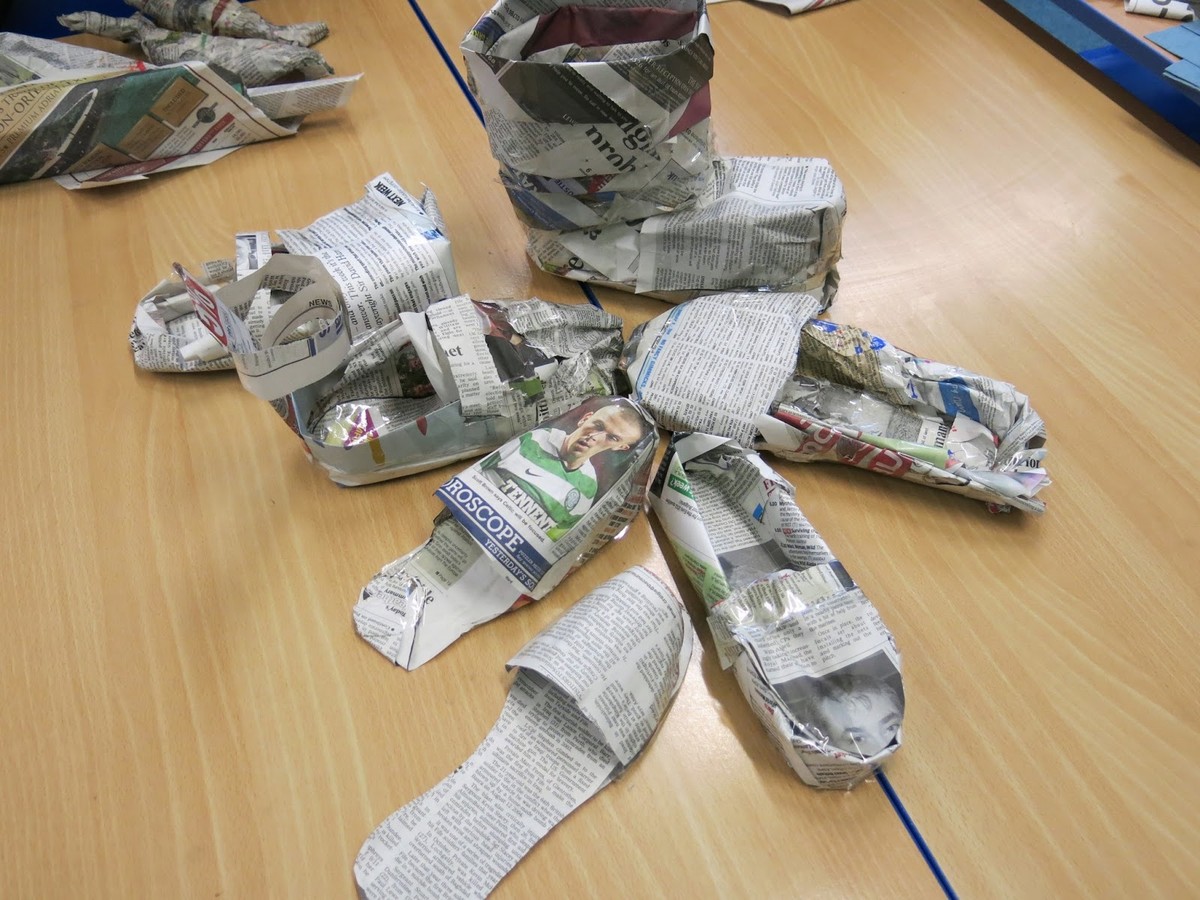 Zeitungspapier ins Schuhwerk – der alte Trick gegen Nässe und Geruch