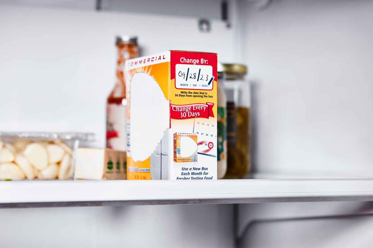 Backpulver hinter dem Kühlschrank – warum Geruchspolizei das macht