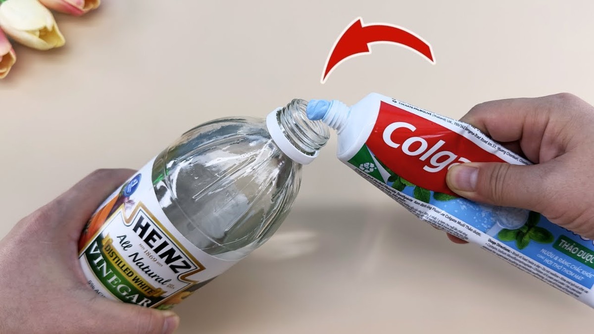 Essig und Zahnpasta auf Edelstahl: Der Trick für blitzblanke Griffe - image 1