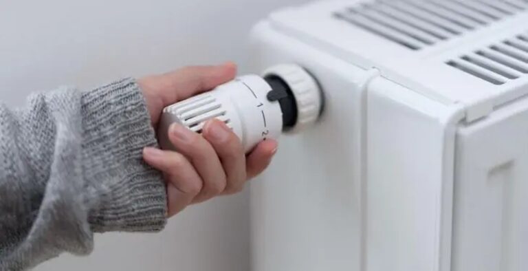Kaffeesatz hinter den Heizkörper: So sparen Sie 25% Heizkosten