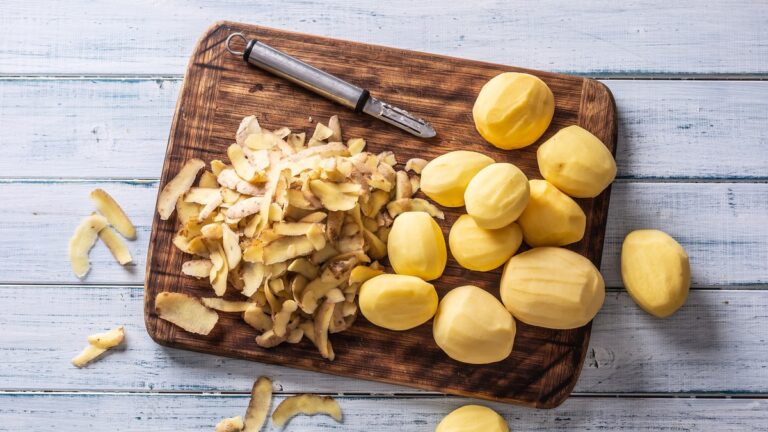 Kartoffelschale als Poliermittel: Das nächste Mal wegwerfen, bevor Sie diesen Trick kennen