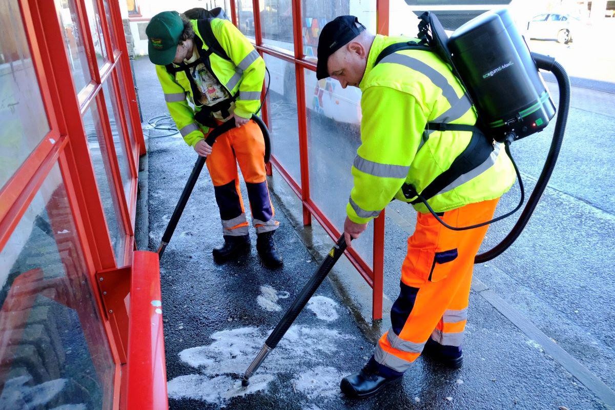 Kaugummi unter dem Tisch? Eisfach löst es in 5 Minuten