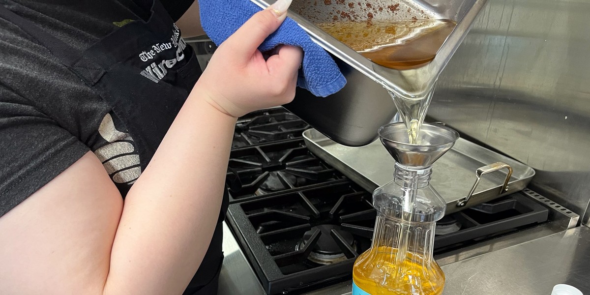 Klempner warnen: Dieses Öl sollte niemals in den Abfluss