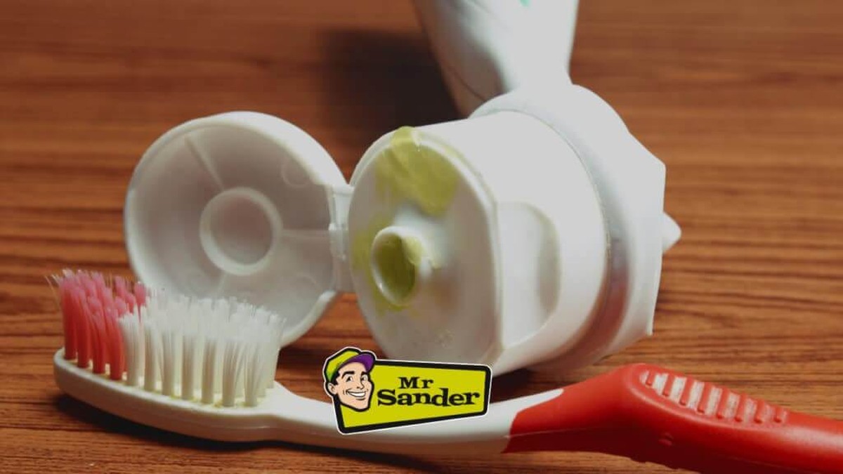 Zahnpasta auf Kratzer im Parkett? Das Ergebnis überrascht selbst Handwerker - image 2