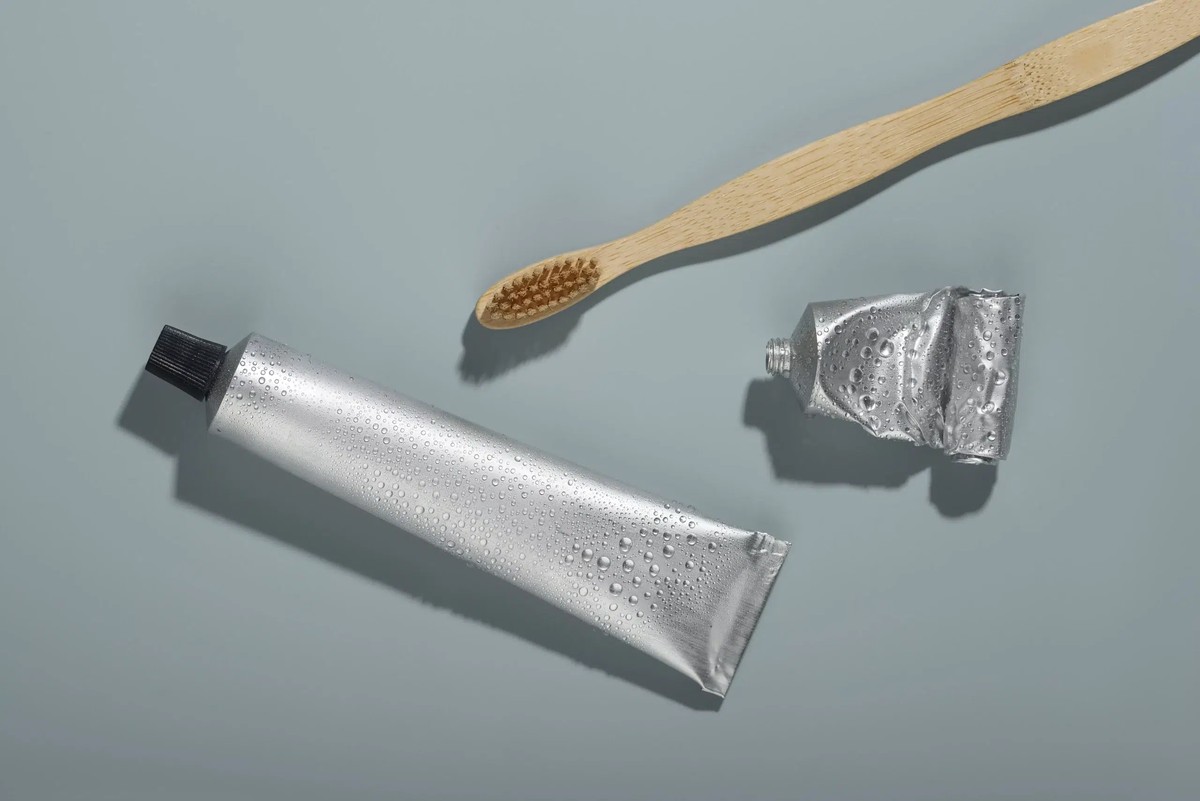 Zahnpasta auf Rostflecken: Warum dieses Hausmittel sofort wirkt - image 2