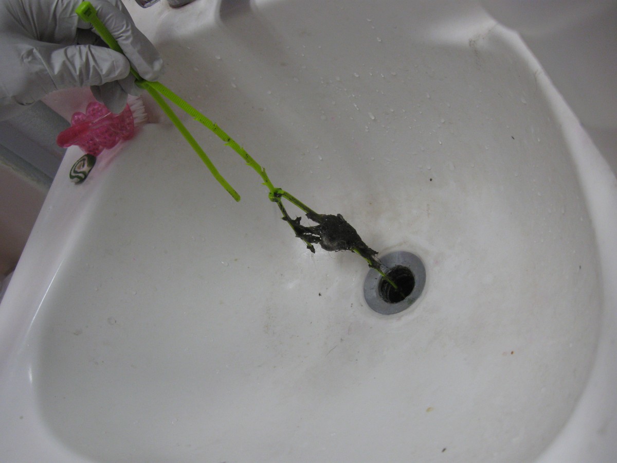 Backpulver ins Abflussrohr: Warum Installateure diesen Trick hassen - image 1