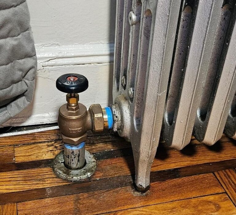 Heizungstechniker enthüllen: Das versteckte Ventil, das Ihr Haus wärmt