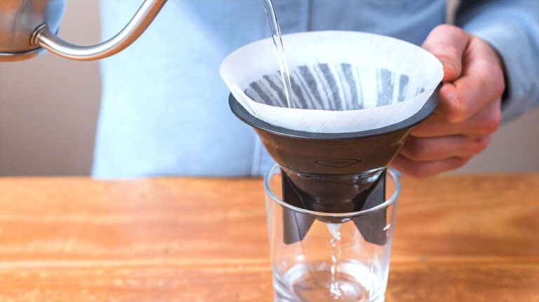 Kaffeefilter als Blumentopf-Drainage – die geniale Lösung für Pflanzenfreunde