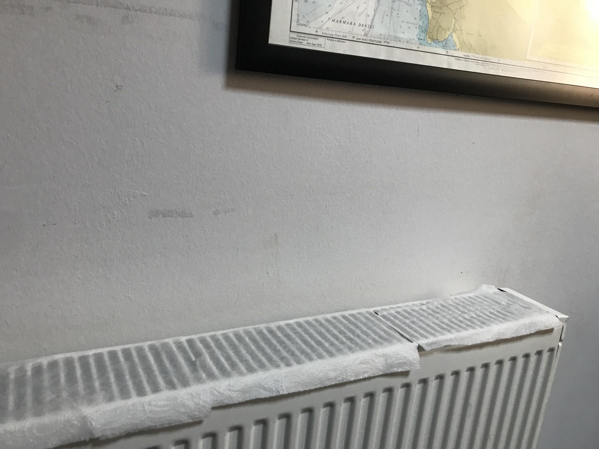 Kaffeesatz hinter dem Heizkörper: Warum Handwerker das Geheimnis hüten - image 1