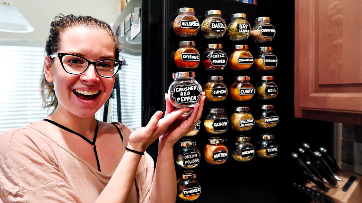 Magnetfolie auf dem Kühlschrank: So nutzen Sie tote Ecken für die Gewürzlagerung - image 1