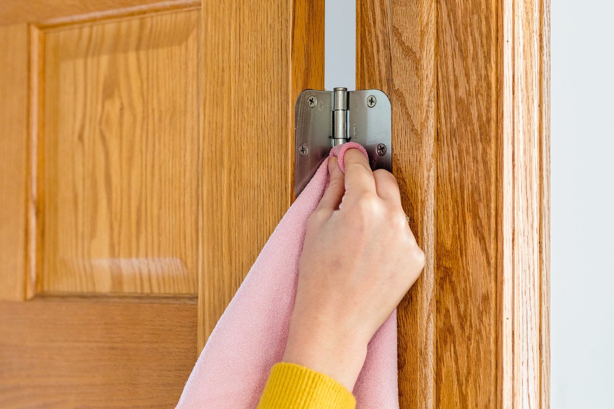 Olivenöl auf Türscharnieren: Warum das quietschende Geräusch sofort verstummt