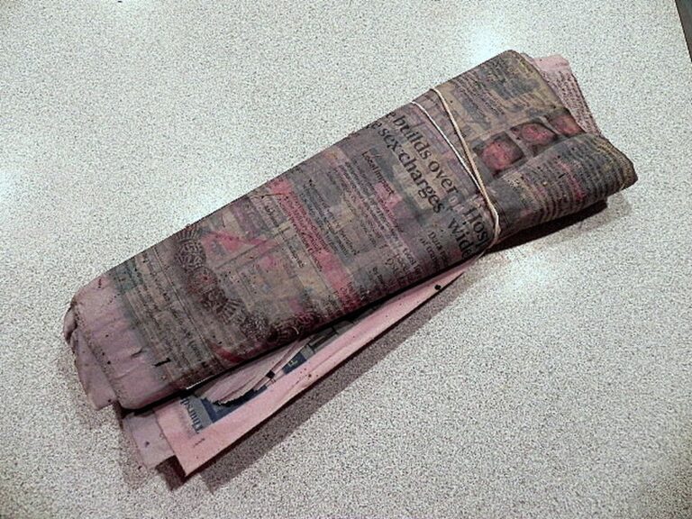 Zeitungspapier unterm Bett: Der 100-Jahre-Trick gegen Feuchtigkeit