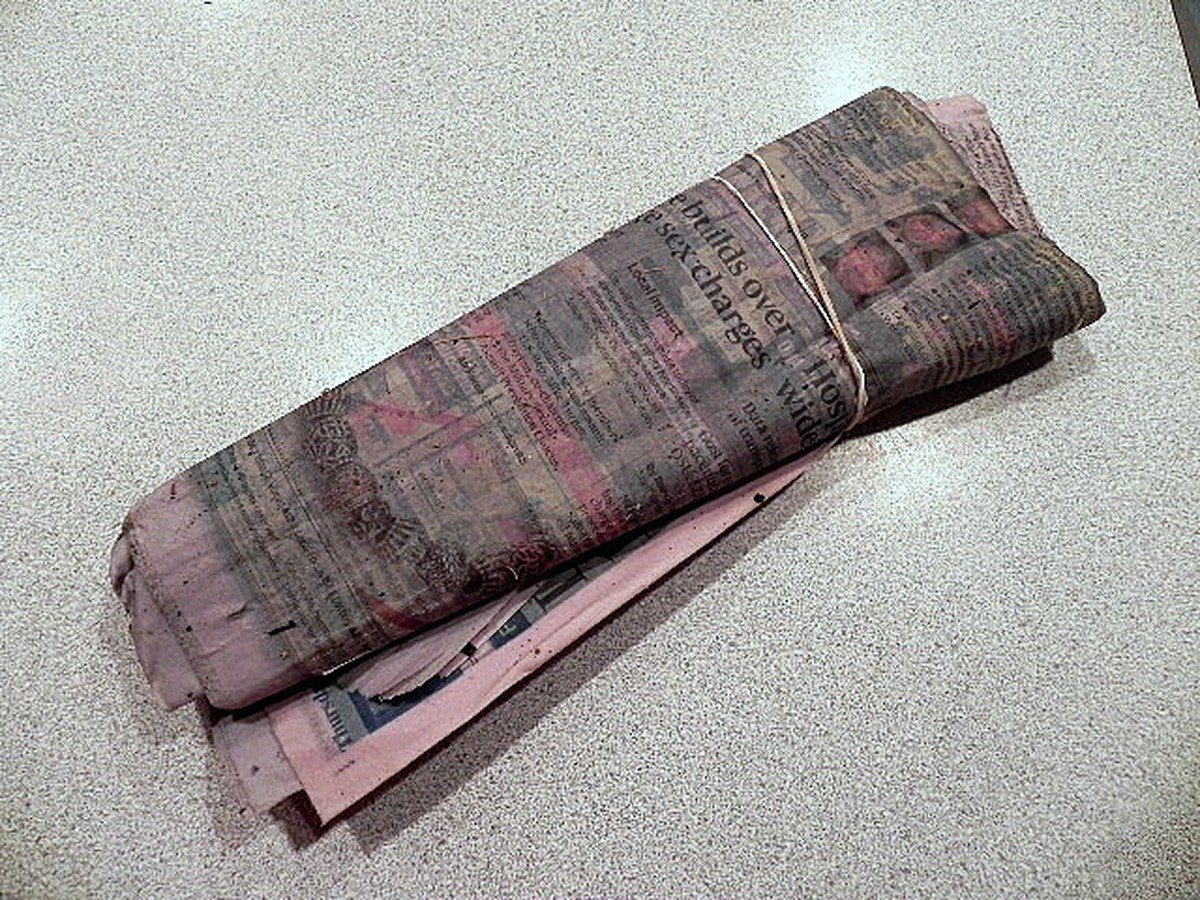 Zeitungspapier unterm Bett: Der 100-Jahre-Trick gegen Feuchtigkeit