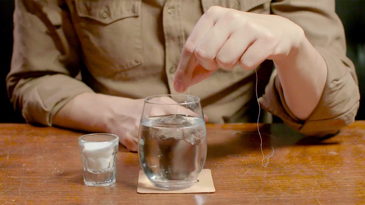 Kaugummi im Teppich? Eiskubus statt Schere: So funktioniert es wirklich - image 2