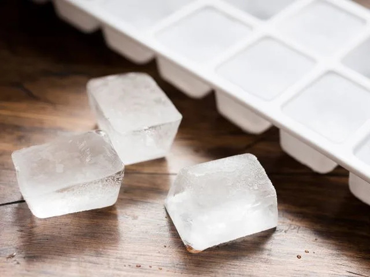 Kaugummi unter dem Tisch? Mit Eis entfernt man es in 30 Sekunden - image 1