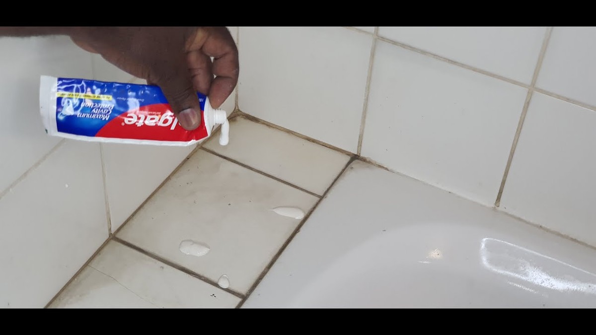 Zahnpasta auf Kratzer im Parkett? Das Geheimnis der Möbelpolitur - image 1