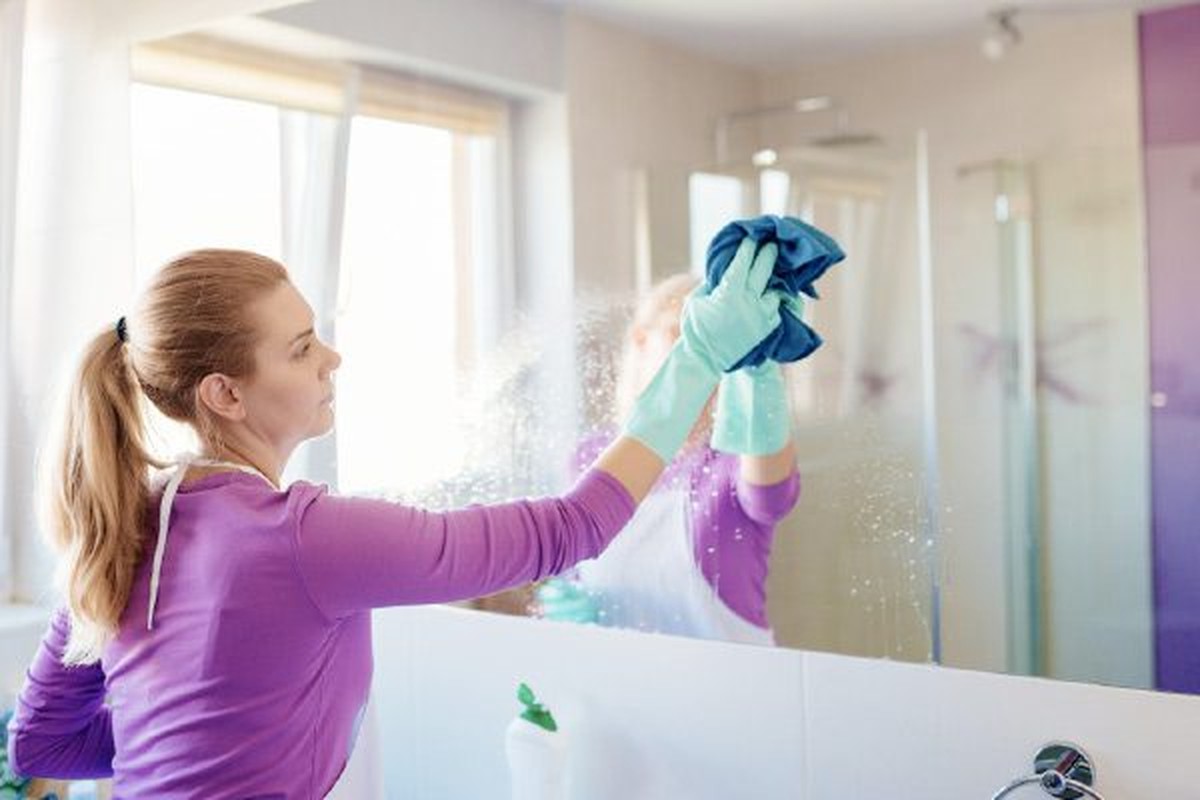 Zahnpasta auf Spiegeln? Warum Handwerker diesen Trick täglich nutzen - image 1