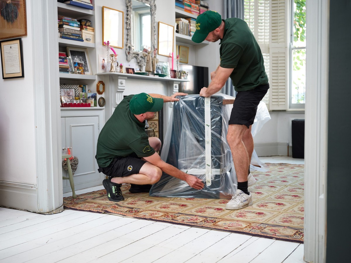 Zahnpasta auf Spiegeln? Warum Handwerker diesen Trick täglich nutzen - image 2